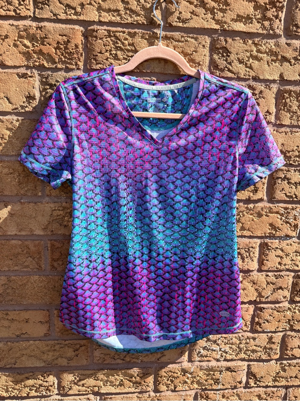 4/$25 • Reel Legends Freeline Mermaid Scale‎ V-Neck Top